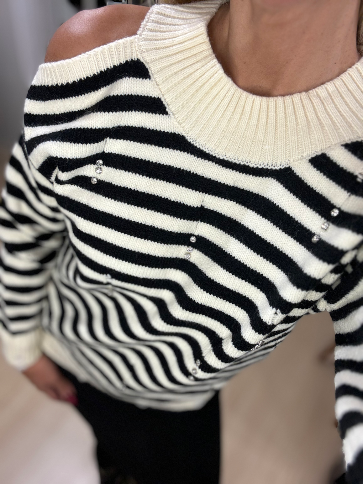 KNIT WITH STRIPES AND RIPS