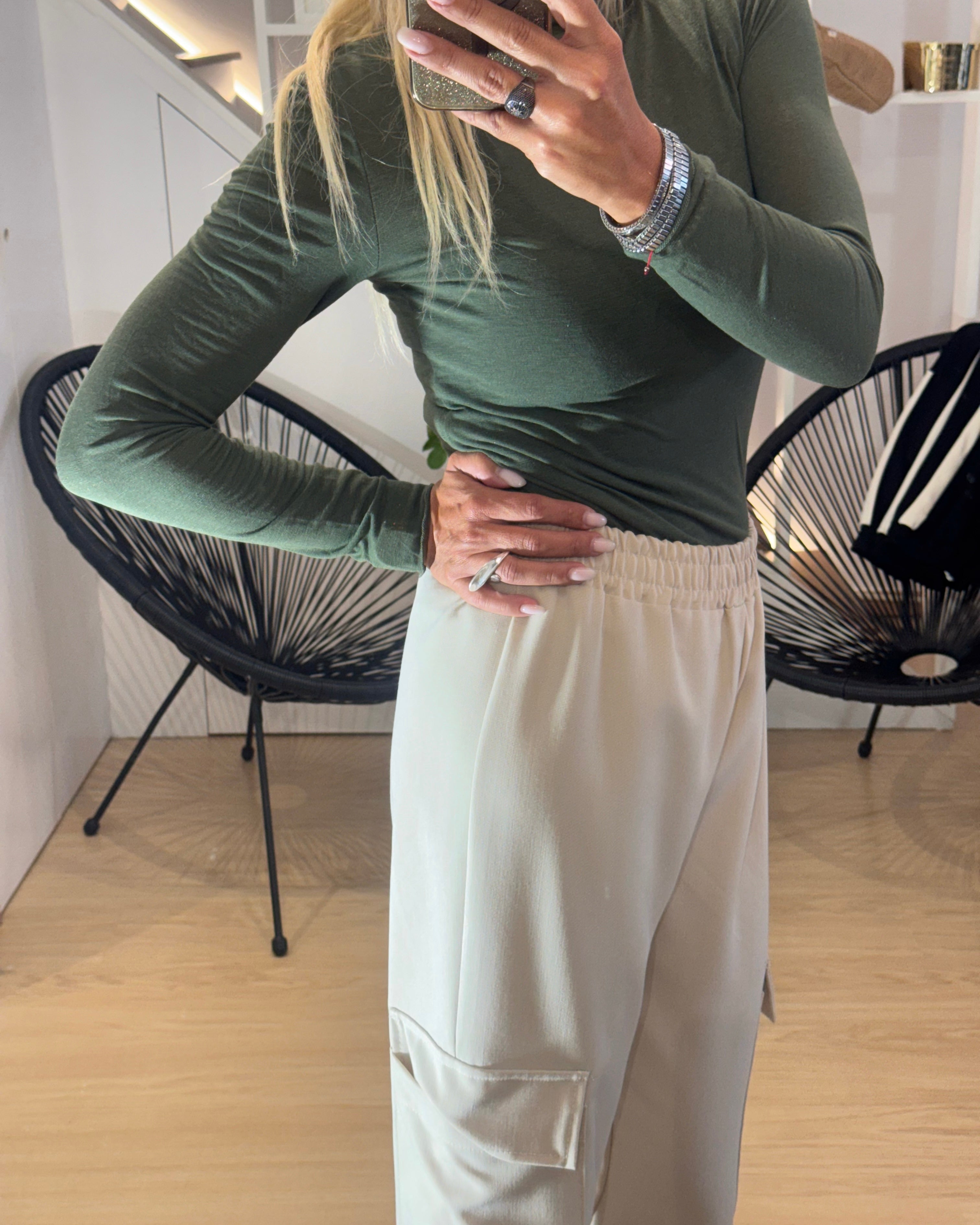 Wide pants with pockets