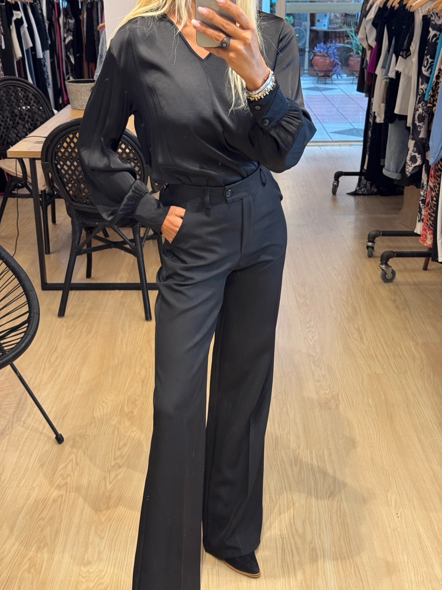 Φαρδύ παντελόνι Office Look