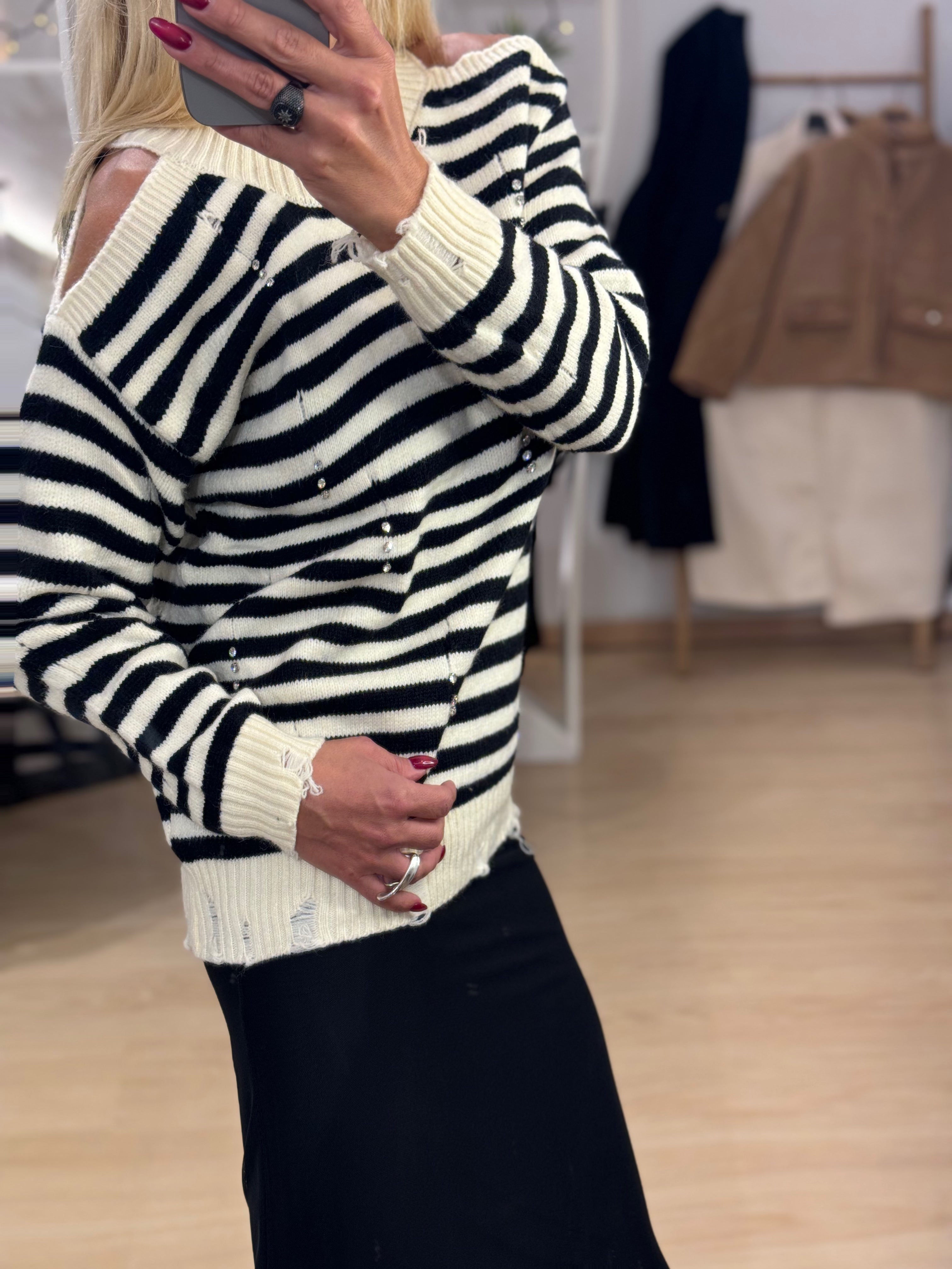 KNIT WITH STRIPES AND RIPS