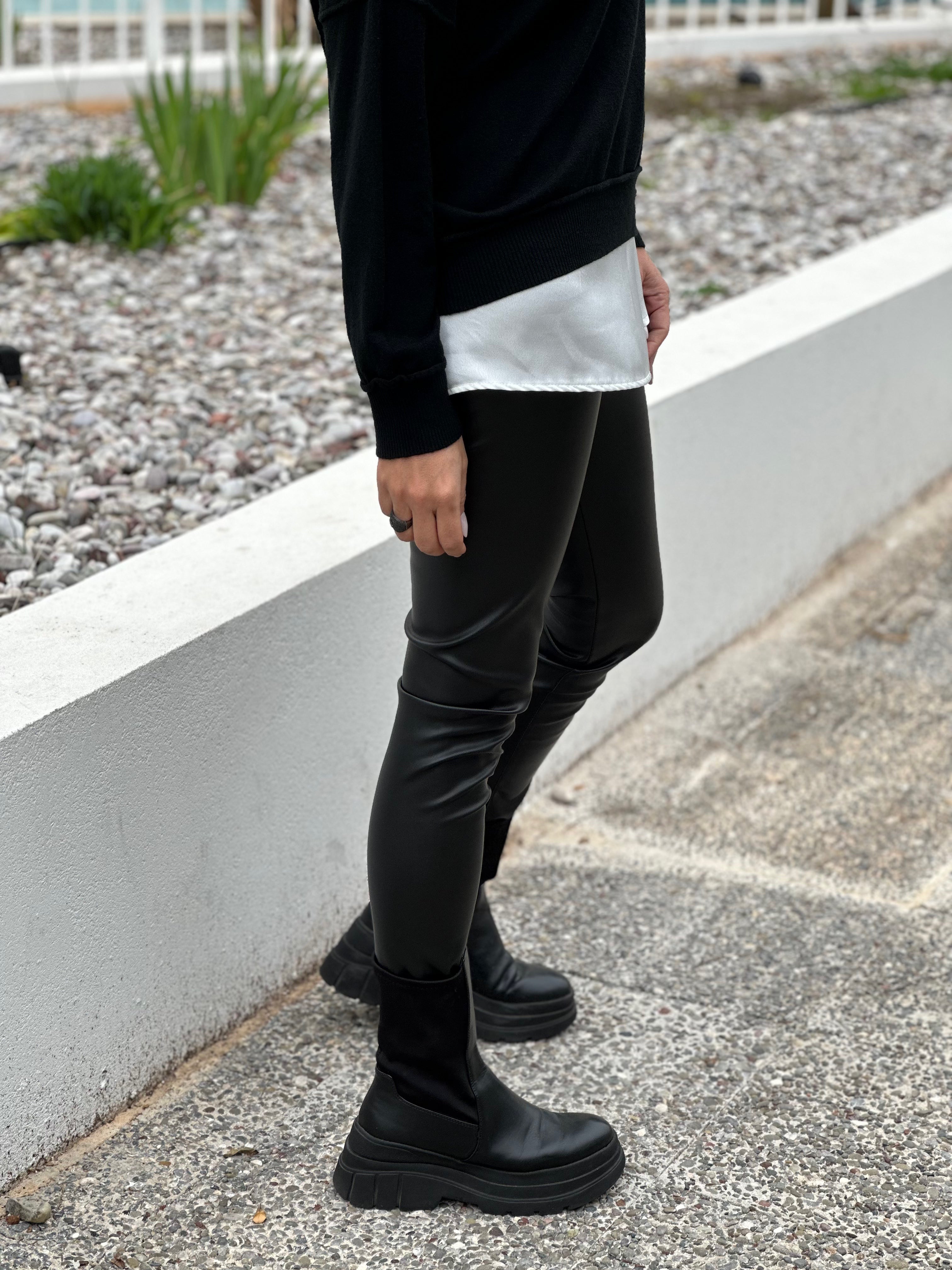 Leggings  with a leather look