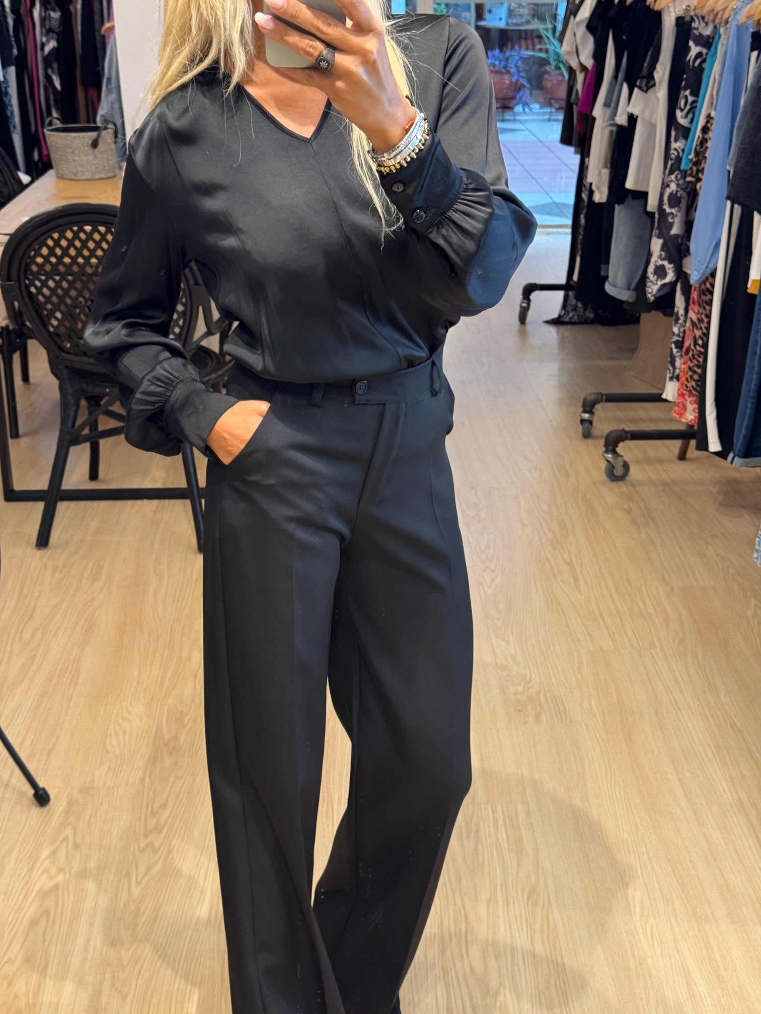 Σατέν V μπλούζα