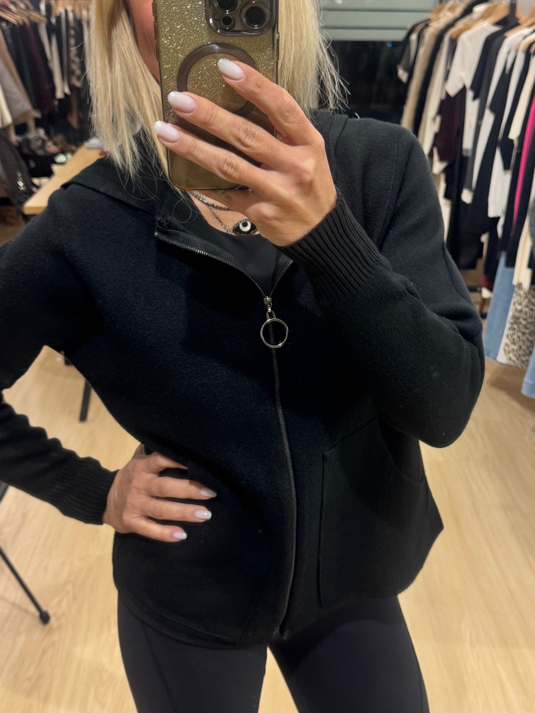 μαλακό μπουφάν με φερμουάρ και κουκούλα