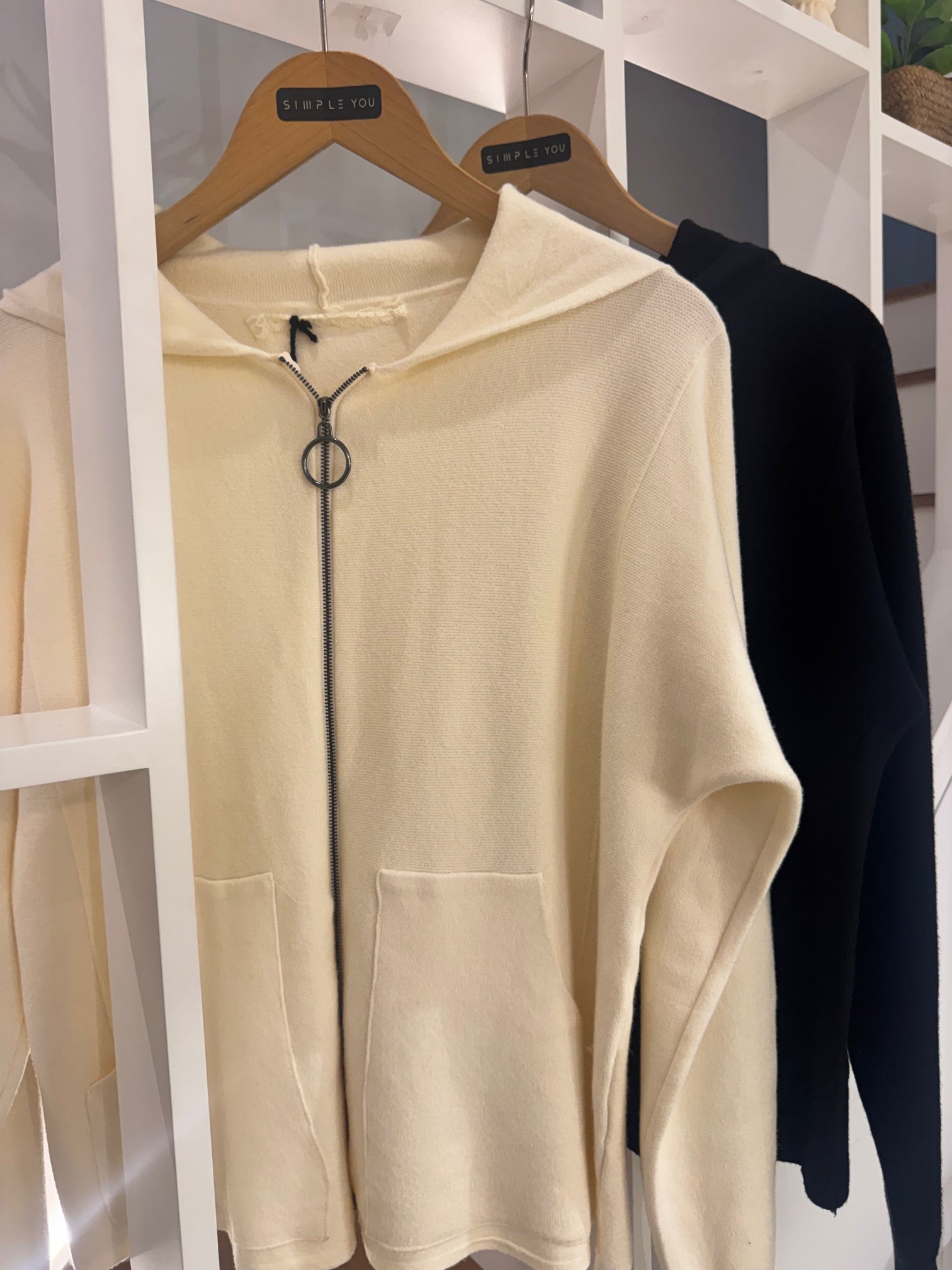 μαλακό μπουφάν με φερμουάρ και κουκούλα