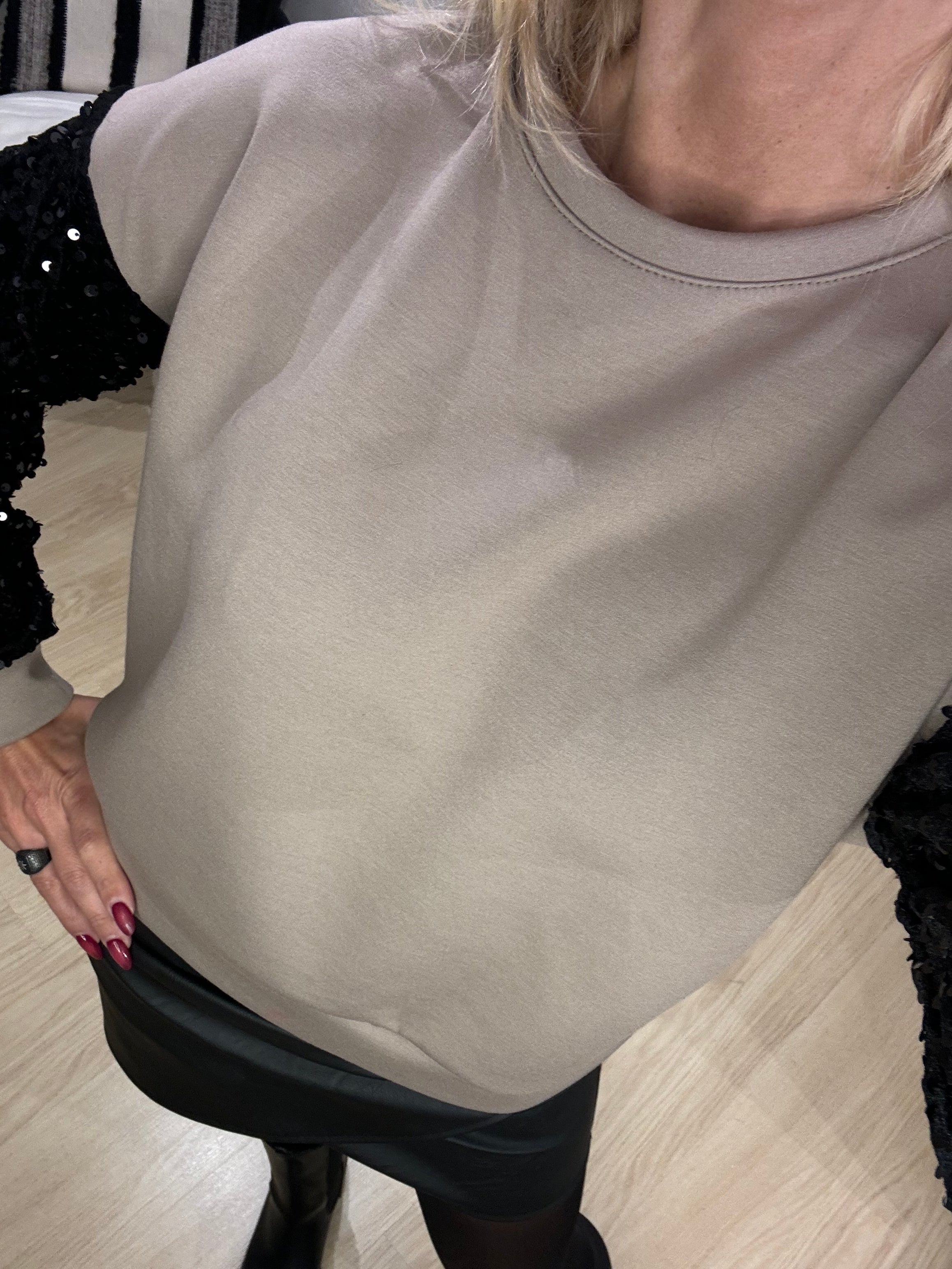 SWEATSHIRT WITH SEQUINS