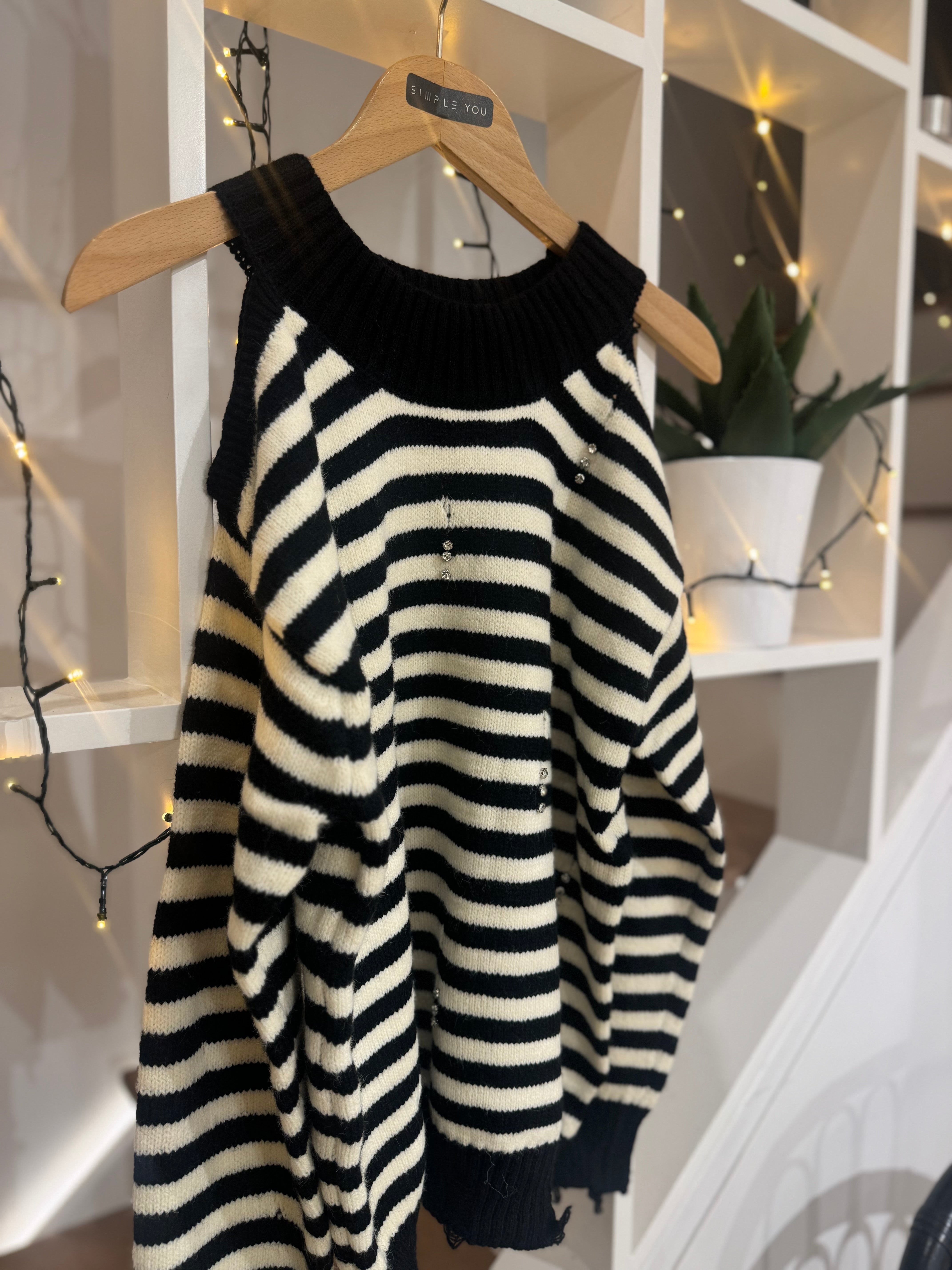 KNIT WITH STRIPES AND RIPS