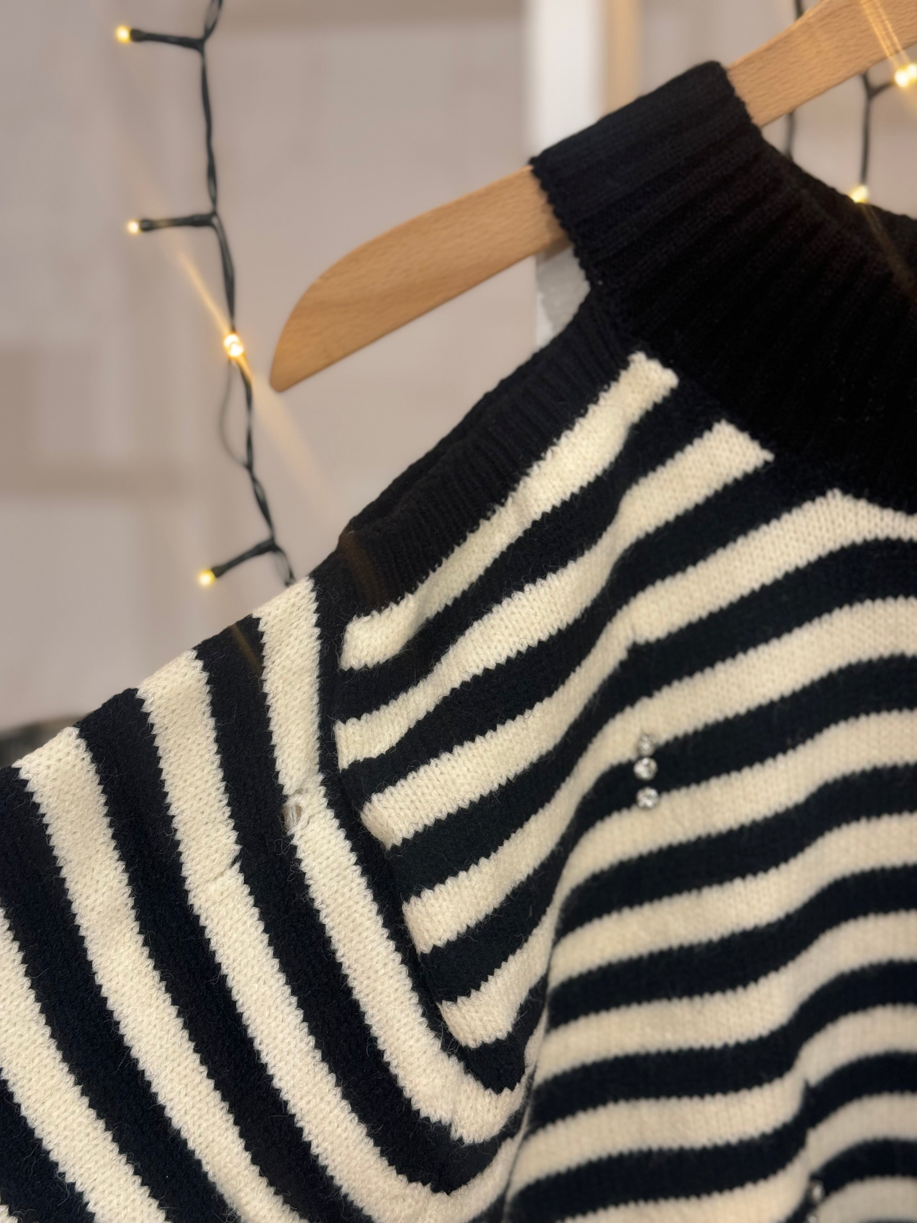 KNIT WITH STRIPES AND RIPS