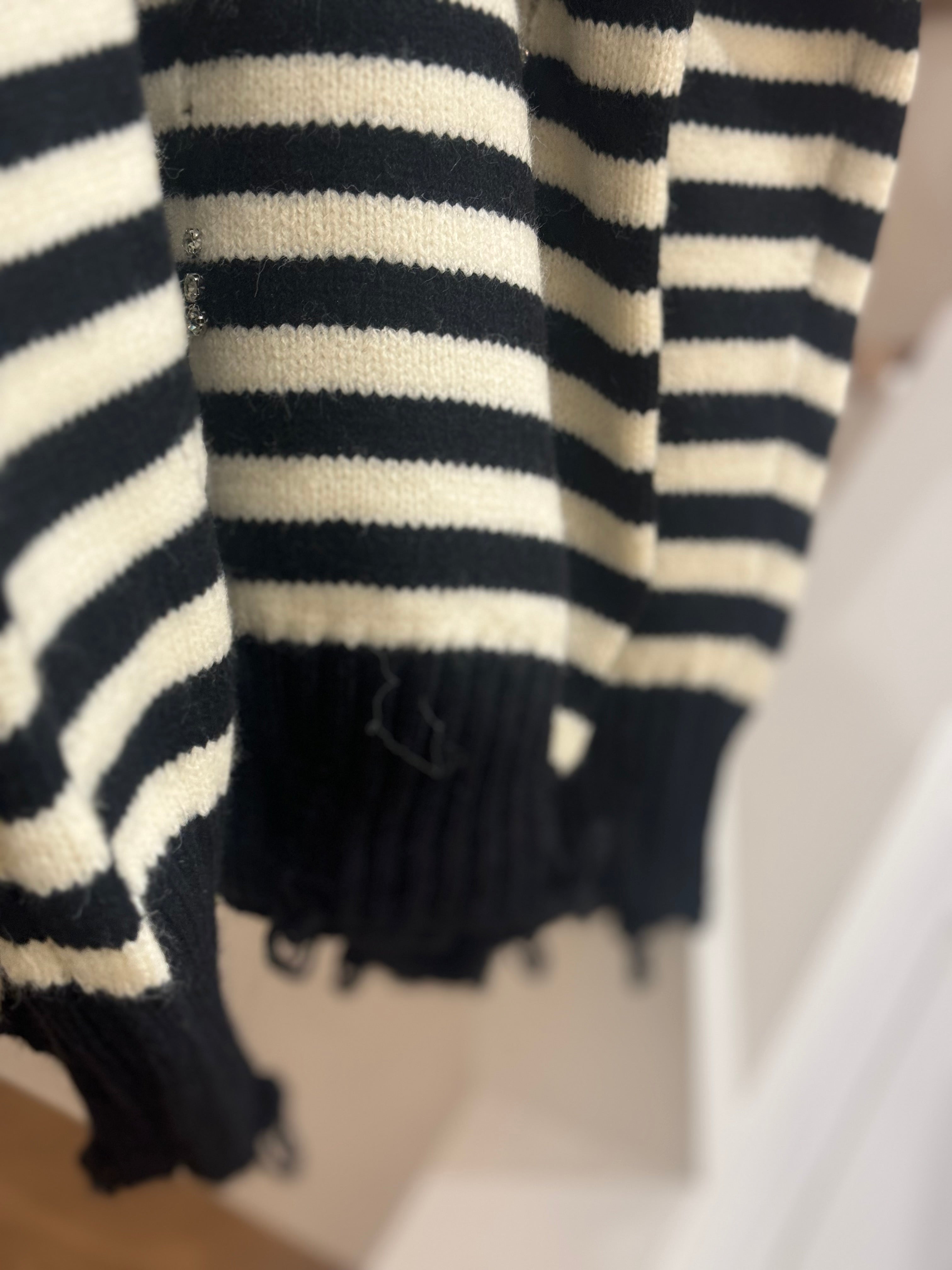 KNIT WITH STRIPES AND RIPS