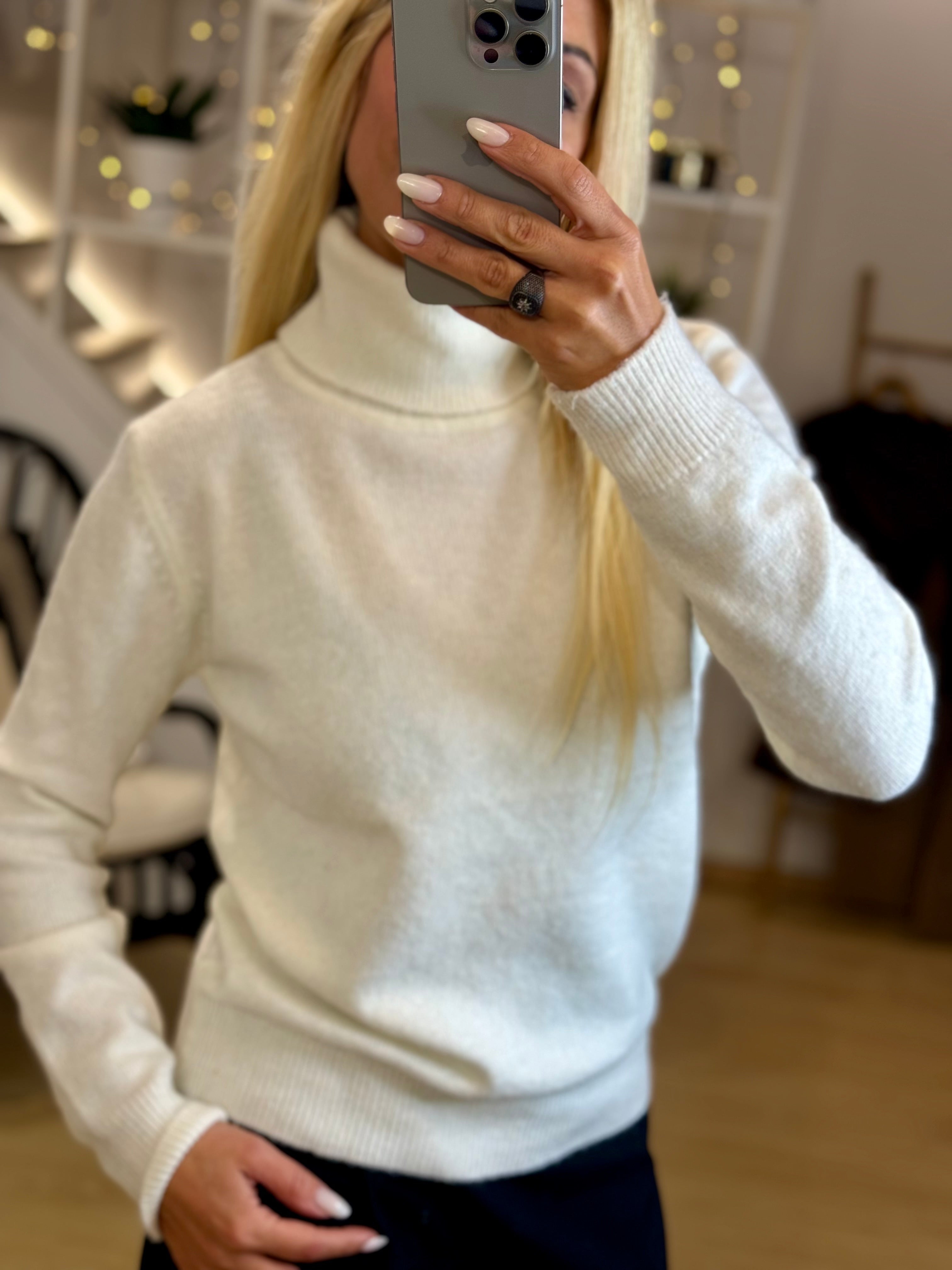 HIGH-NECKED KNIT IN COLORS