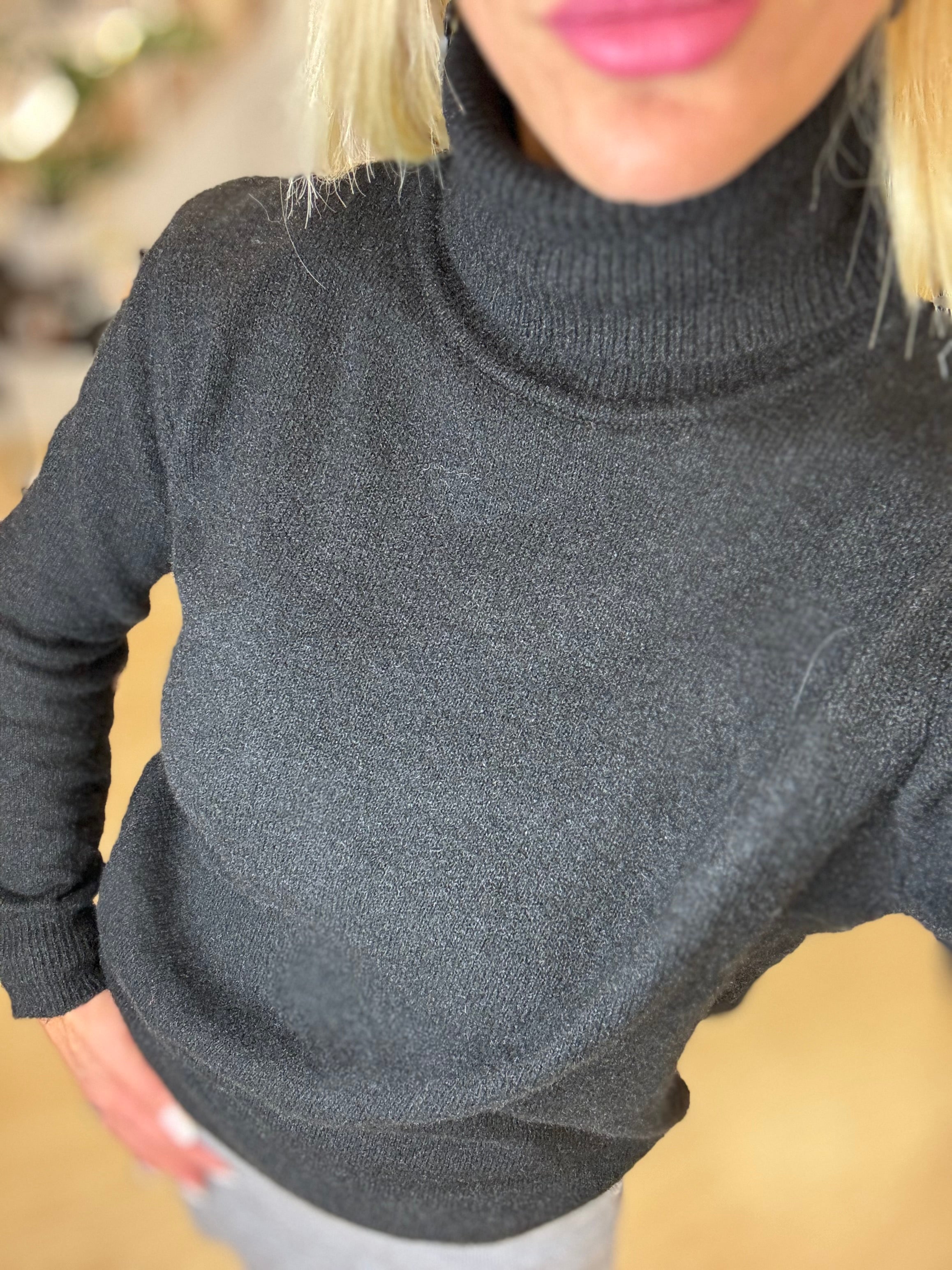 HIGH-NECKED KNIT IN COLORS