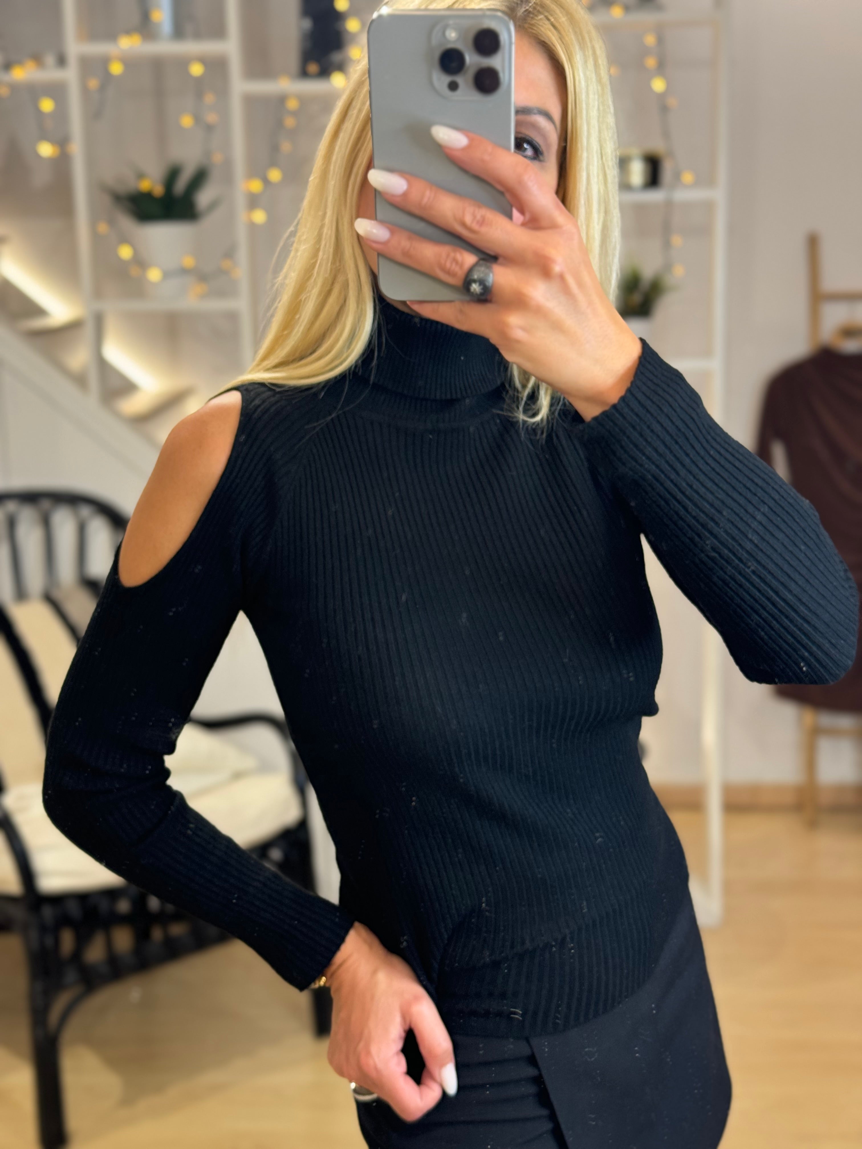 FINE KNIT WITH OUTSIDE SHOULDERS